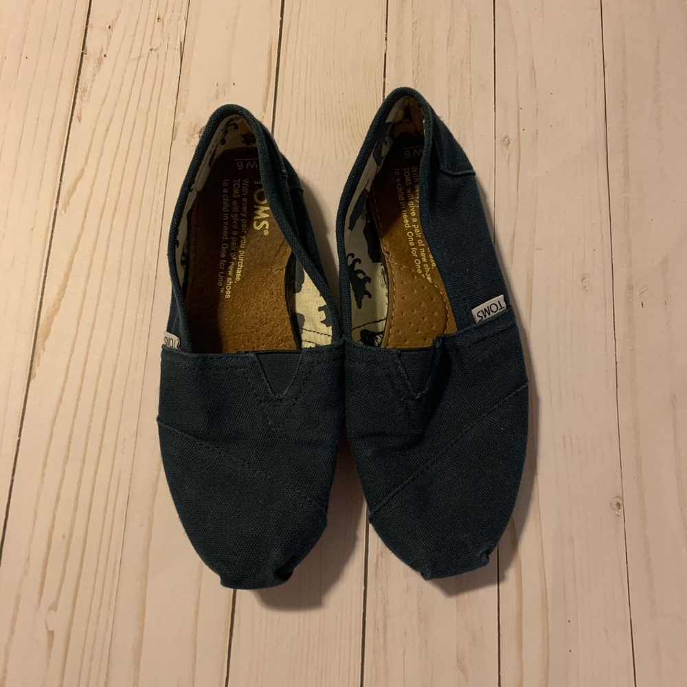 Navy Toms Slip-ons
